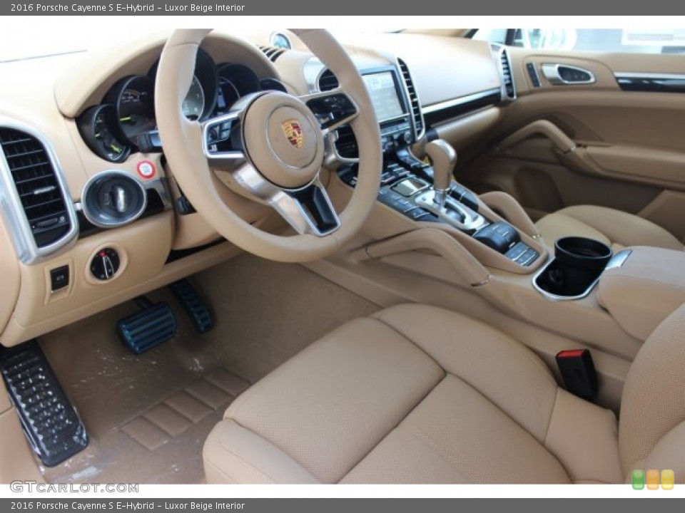 Luxor Beige Interior Prime Interior for the 2016 Porsche Cayenne S E-Hybrid #105936349