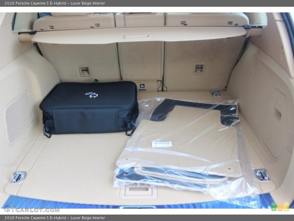Luxor Beige Interior Trunk for the 2016 Porsche Cayenne S E-Hybrid #105936748