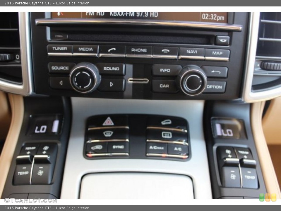 Luxor Beige Interior Controls for the 2016 Porsche Cayenne GTS #106038268