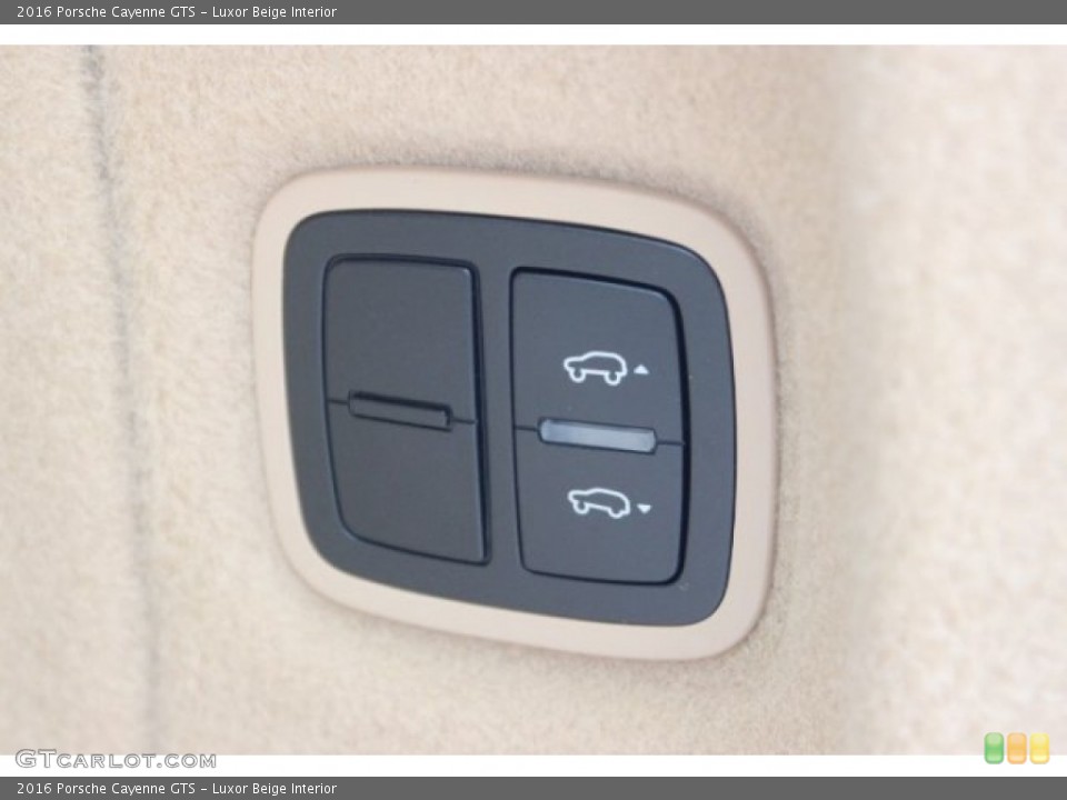 Luxor Beige Interior Controls for the 2016 Porsche Cayenne GTS #106038711