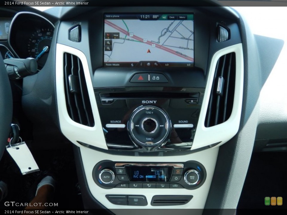 Arctic White Interior Controls for the 2014 Ford Focus SE Sedan #106119601