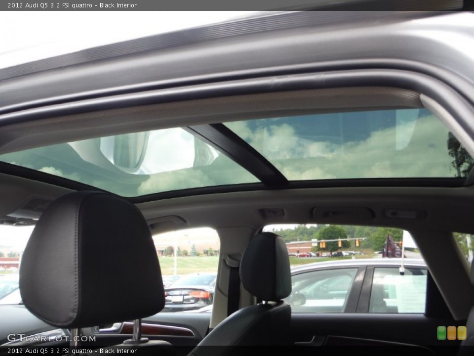Black Interior Sunroof for the 2012 Audi Q5 3.2 FSI quattro #106270046
