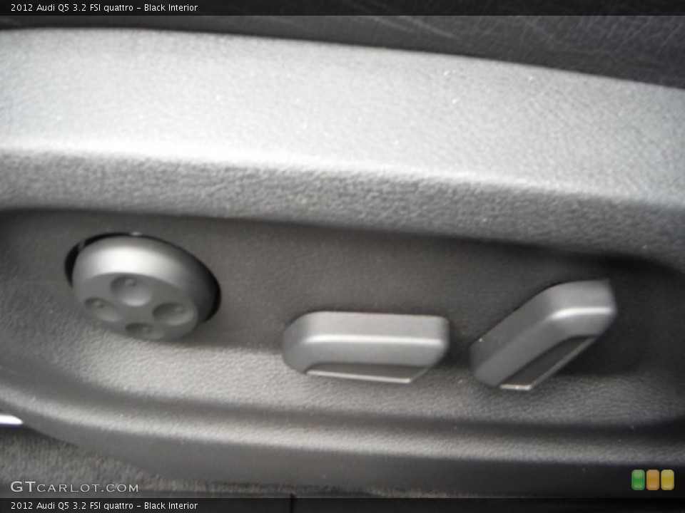 Black Interior Controls for the 2012 Audi Q5 3.2 FSI quattro #106270085