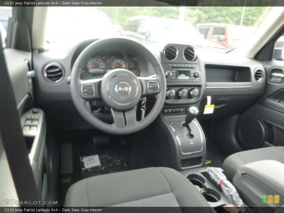 Dark Slate Gray Interior Photo for the 2016 Jeep Patriot Latitude 4x4 #106272584