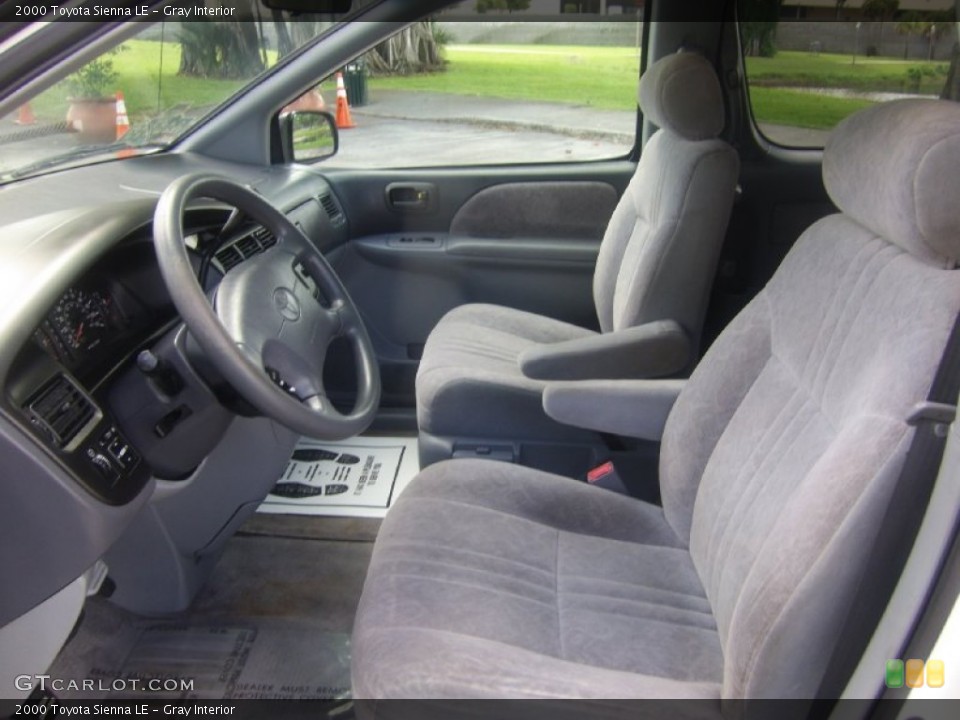 Gray Interior Photo for the 2000 Toyota Sienna LE #106301198
