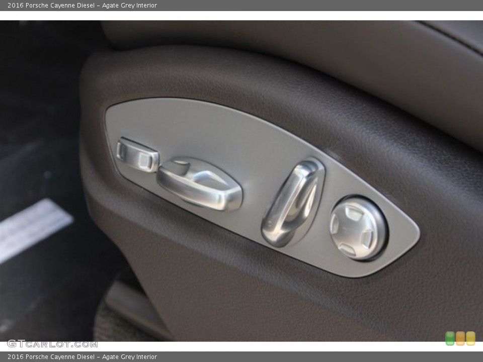 Agate Grey Interior Controls for the 2016 Porsche Cayenne Diesel #106430311