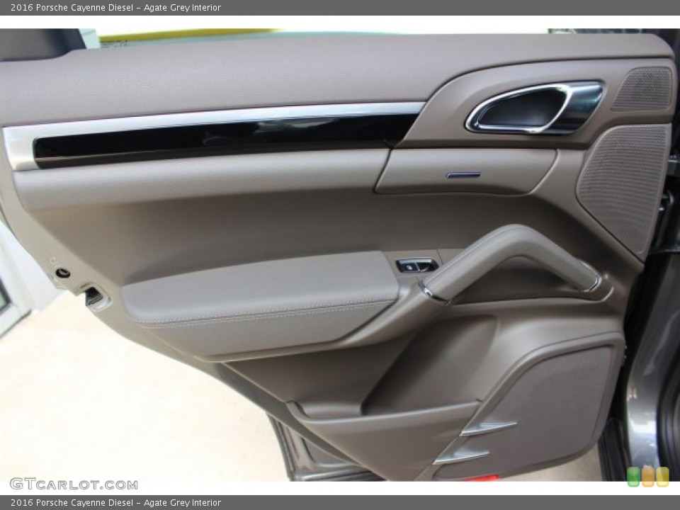Agate Grey Interior Door Panel for the 2016 Porsche Cayenne Diesel #106430746