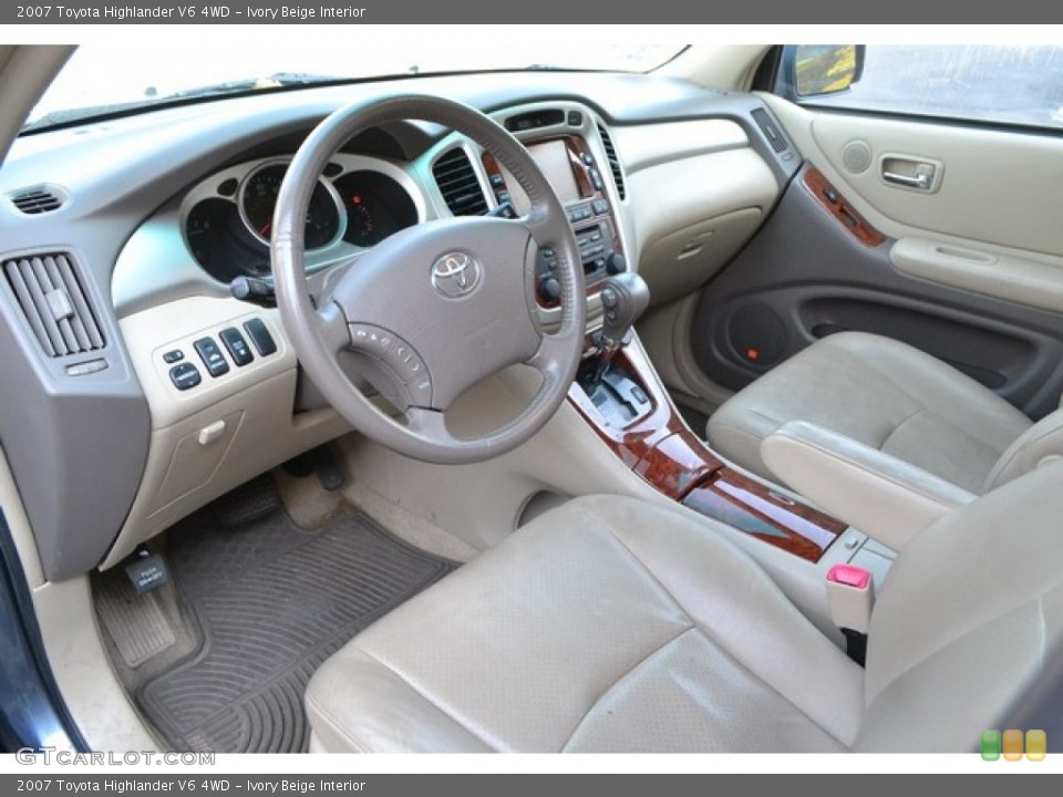 Ivory Beige Interior Photo for the 2007 Toyota Highlander V6 4WD #106468375