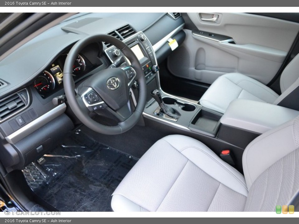 Ash Interior Photo for the 2016 Toyota Camry SE #106552272