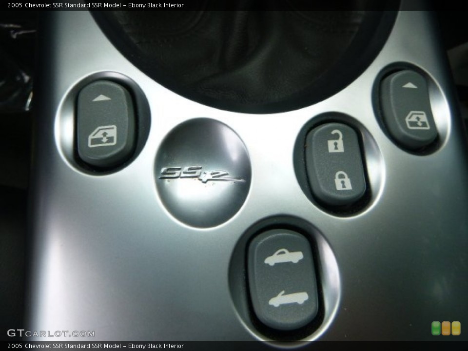 Ebony Black Interior Controls for the 2005 Chevrolet SSR  #106555486