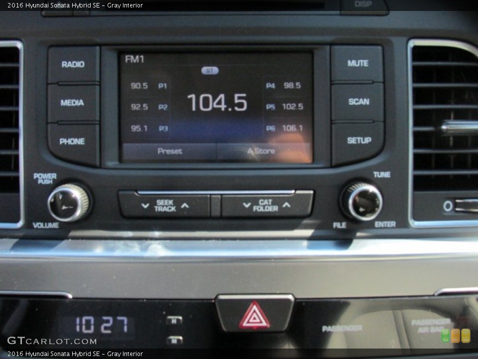 Gray Interior Controls for the 2016 Hyundai Sonata Hybrid SE #106654727