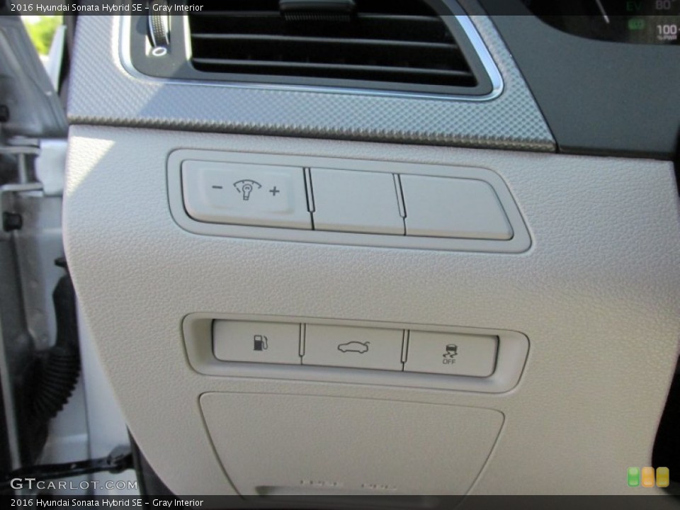 Gray Interior Controls for the 2016 Hyundai Sonata Hybrid SE #106654814
