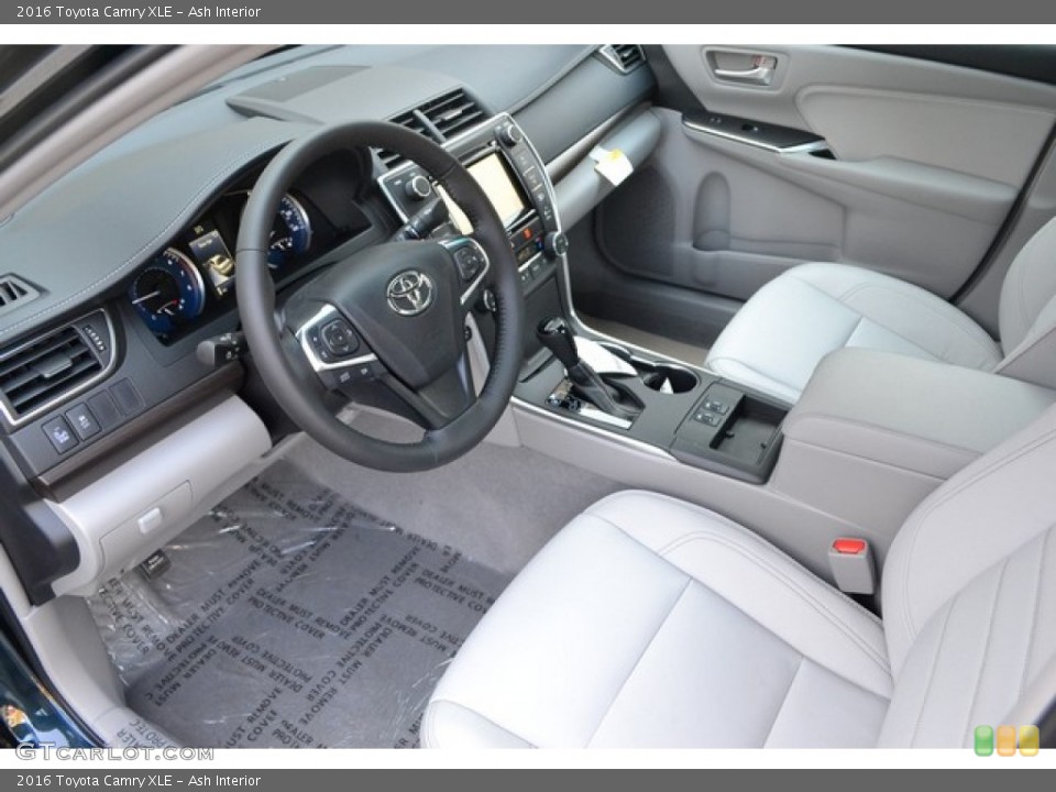 Ash Interior Photo for the 2016 Toyota Camry XLE #106698970