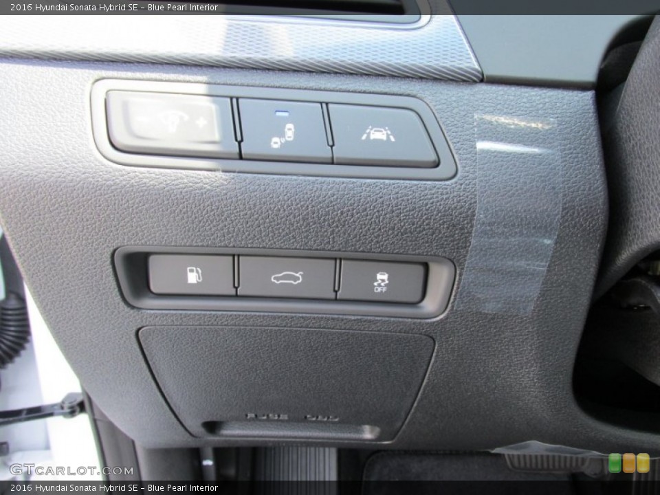 Blue Pearl Interior Controls for the 2016 Hyundai Sonata Hybrid SE #106721743