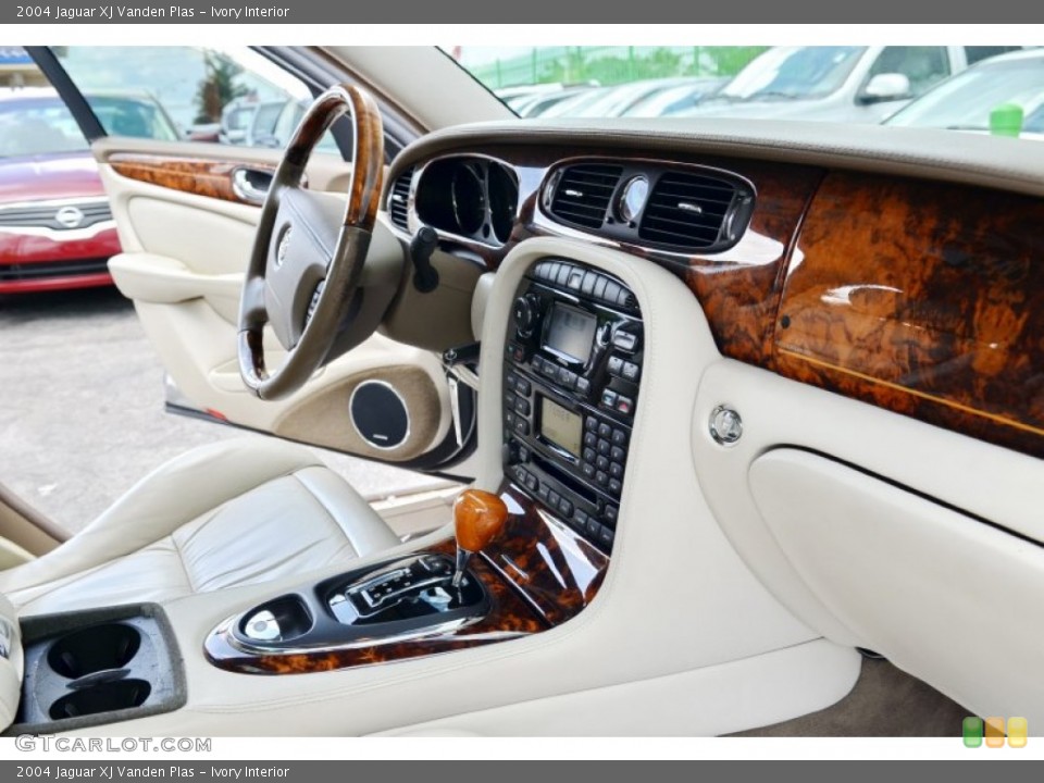 Ivory Interior Dashboard for the 2004 Jaguar XJ Vanden Plas #106938210