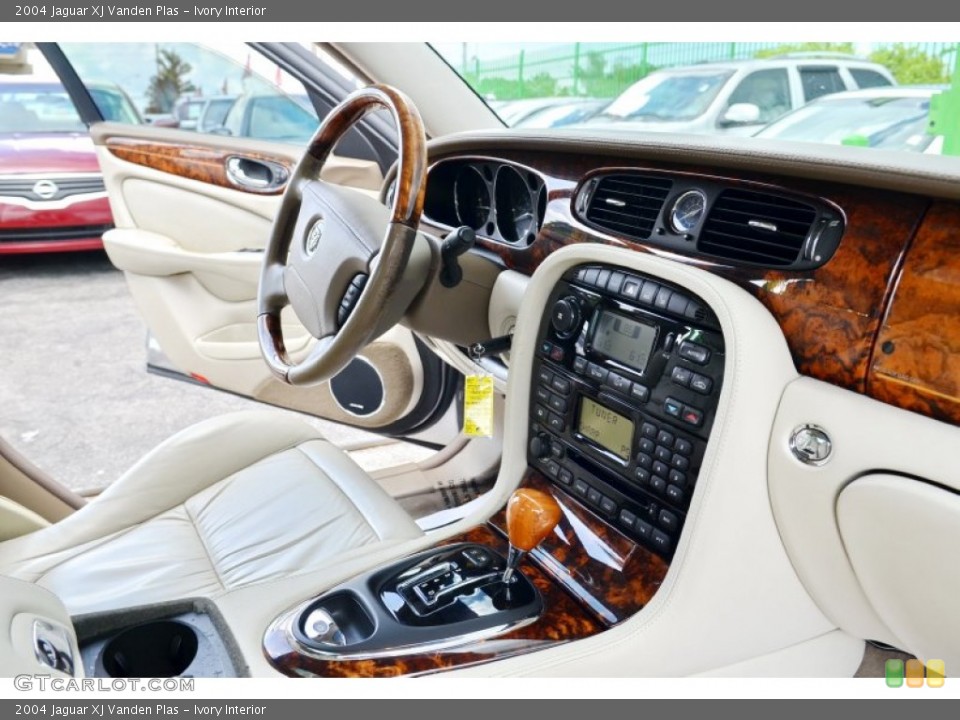 Ivory Interior Controls for the 2004 Jaguar XJ Vanden Plas #106938366