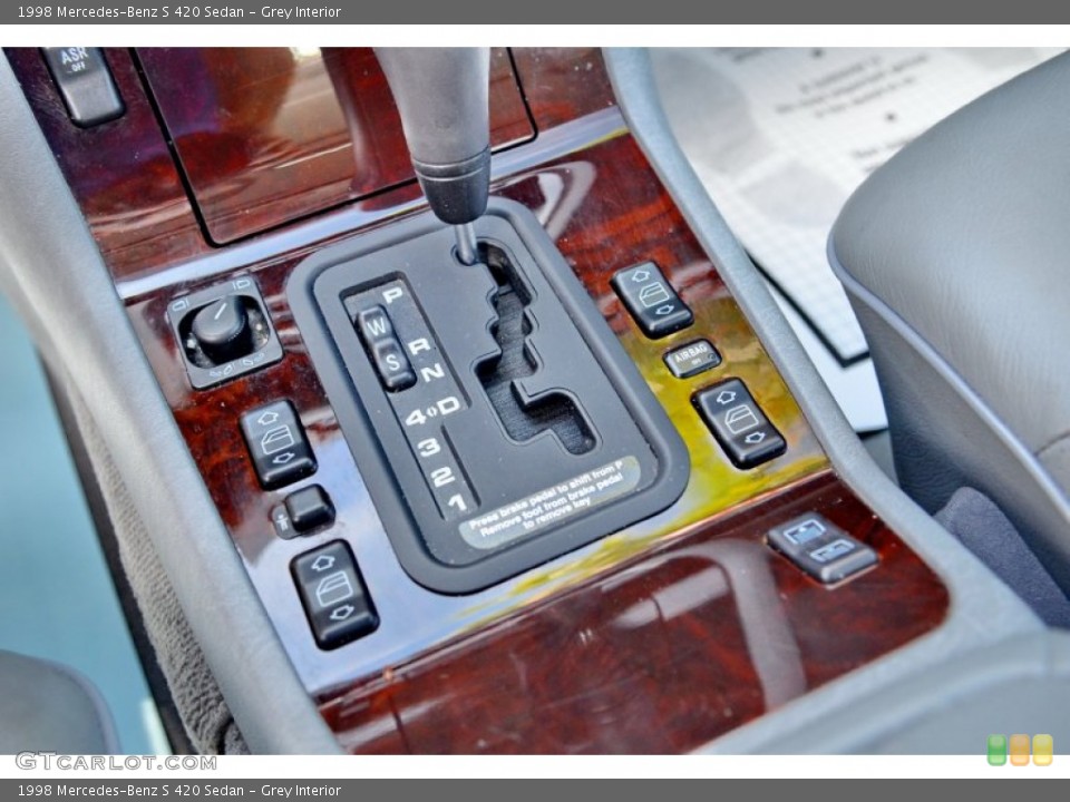 Grey Interior Controls for the 1998 Mercedes-Benz S 420 Sedan #106943907