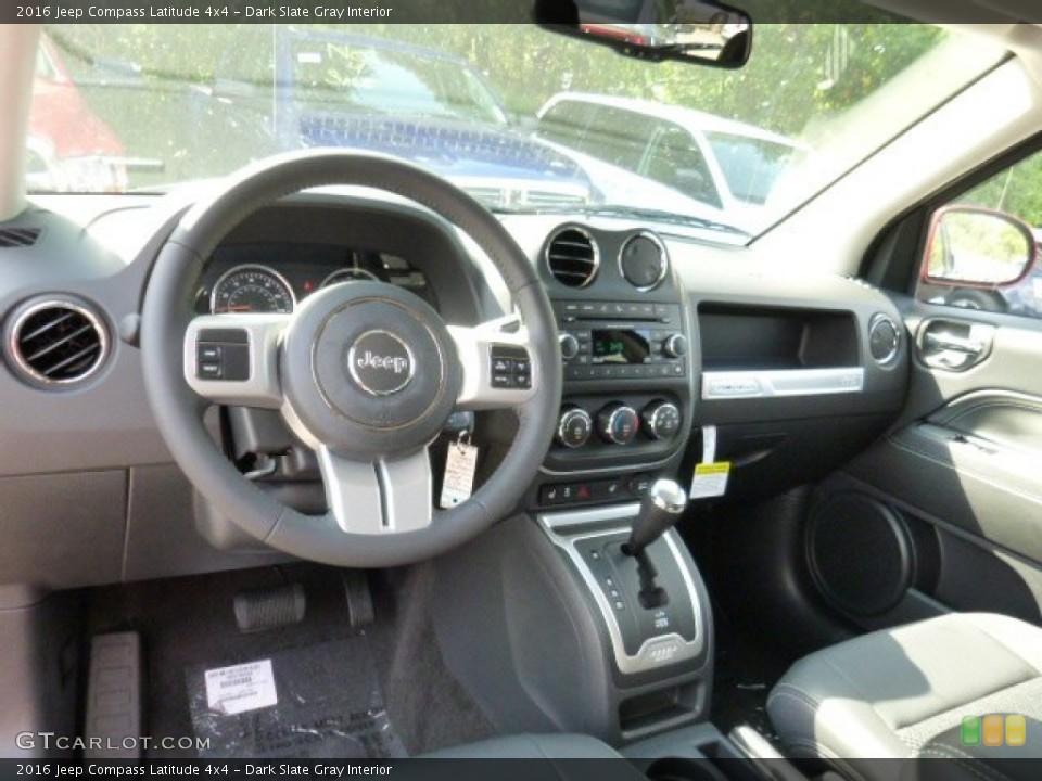 Dark Slate Gray Interior Photo for the 2016 Jeep Compass Latitude 4x4 #106992985