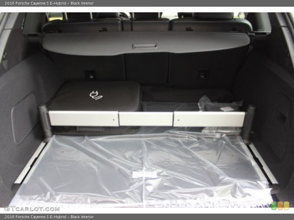 Black Interior Trunk for the 2016 Porsche Cayenne S E-Hybrid #107064007