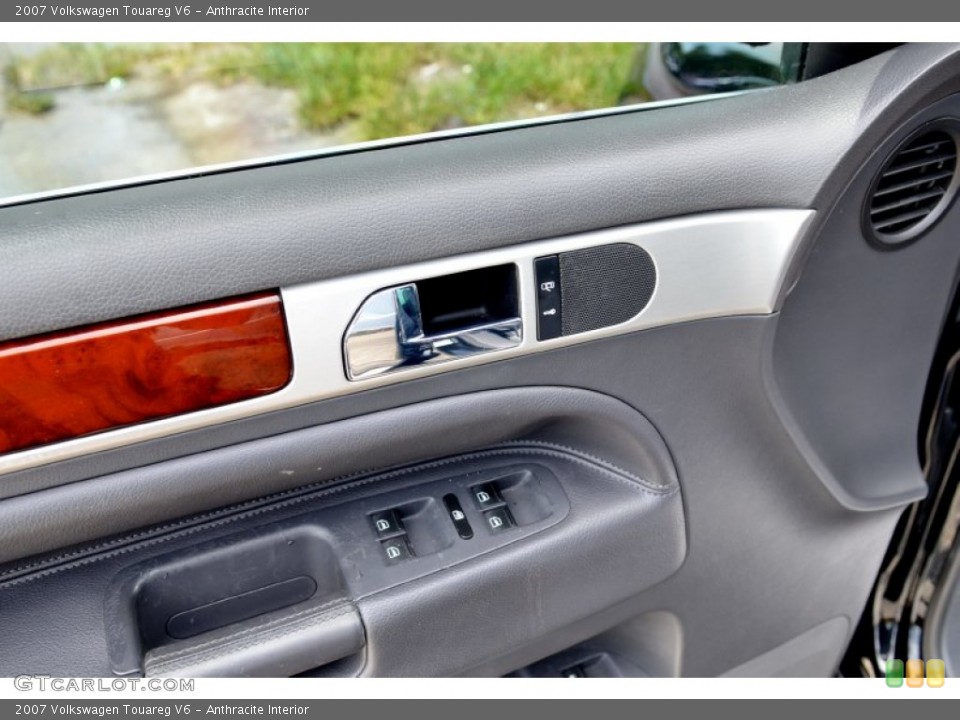 Anthracite Interior Controls for the 2007 Volkswagen Touareg V6 #107113394