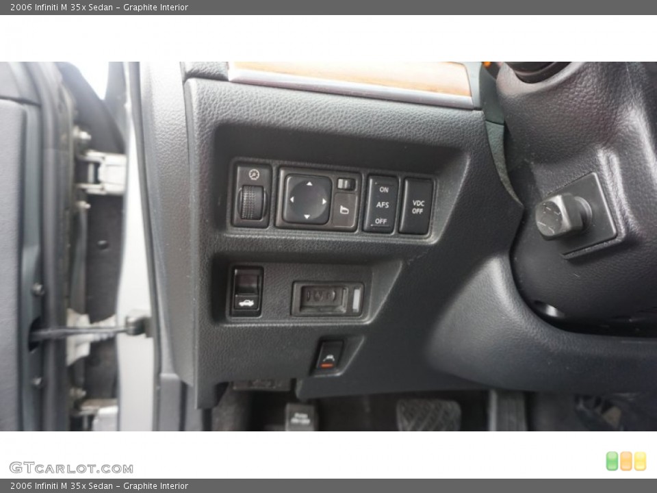 Graphite Interior Controls for the 2006 Infiniti M 35x Sedan #107115533