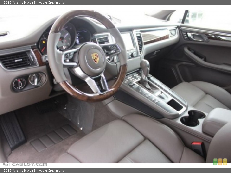 Agate Grey 2016 Porsche Macan Interiors