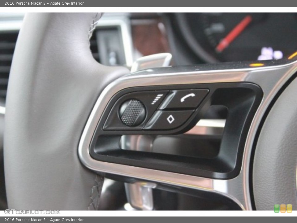 Agate Grey Interior Controls for the 2016 Porsche Macan S #107140322