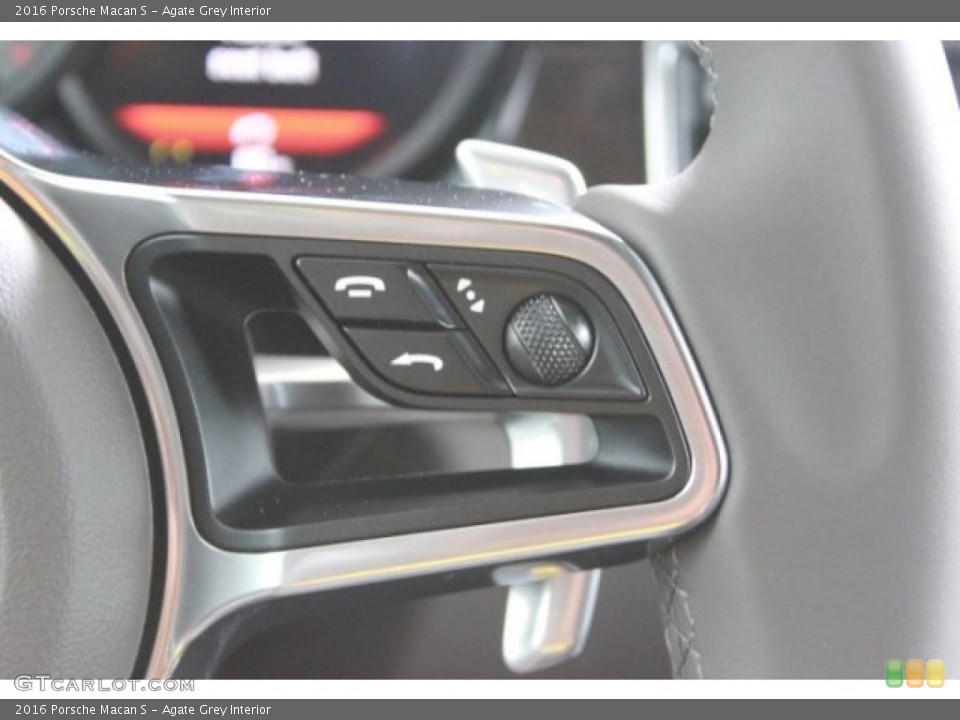 Agate Grey Interior Controls for the 2016 Porsche Macan S #107140334