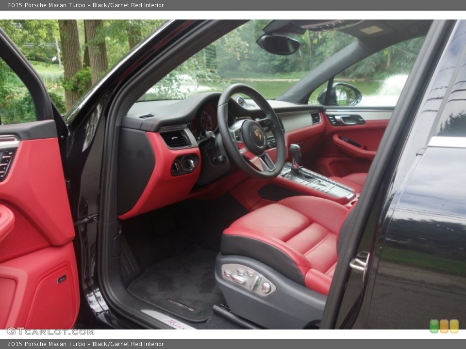 Black/Garnet Red Interior Photo for the 2015 Porsche Macan Turbo #107161274