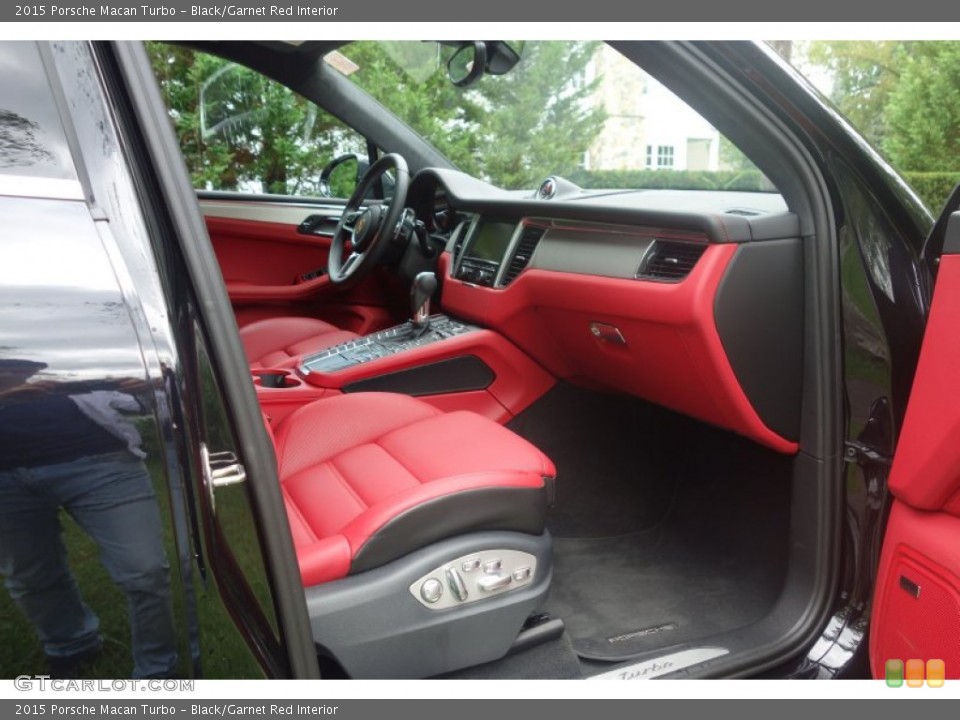 Black/Garnet Red Interior Dashboard for the 2015 Porsche Macan Turbo #107161388