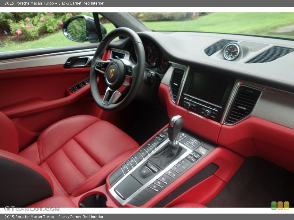 Black/Garnet Red Interior Dashboard for the 2015 Porsche Macan Turbo #107161430