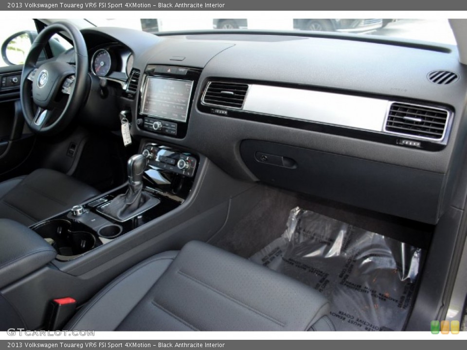 Black Anthracite Interior Dashboard for the 2013 Volkswagen Touareg VR6 FSI Sport 4XMotion #107233604