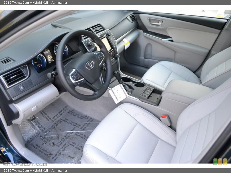 Ash Interior Photo for the 2016 Toyota Camry Hybrid XLE #107298947