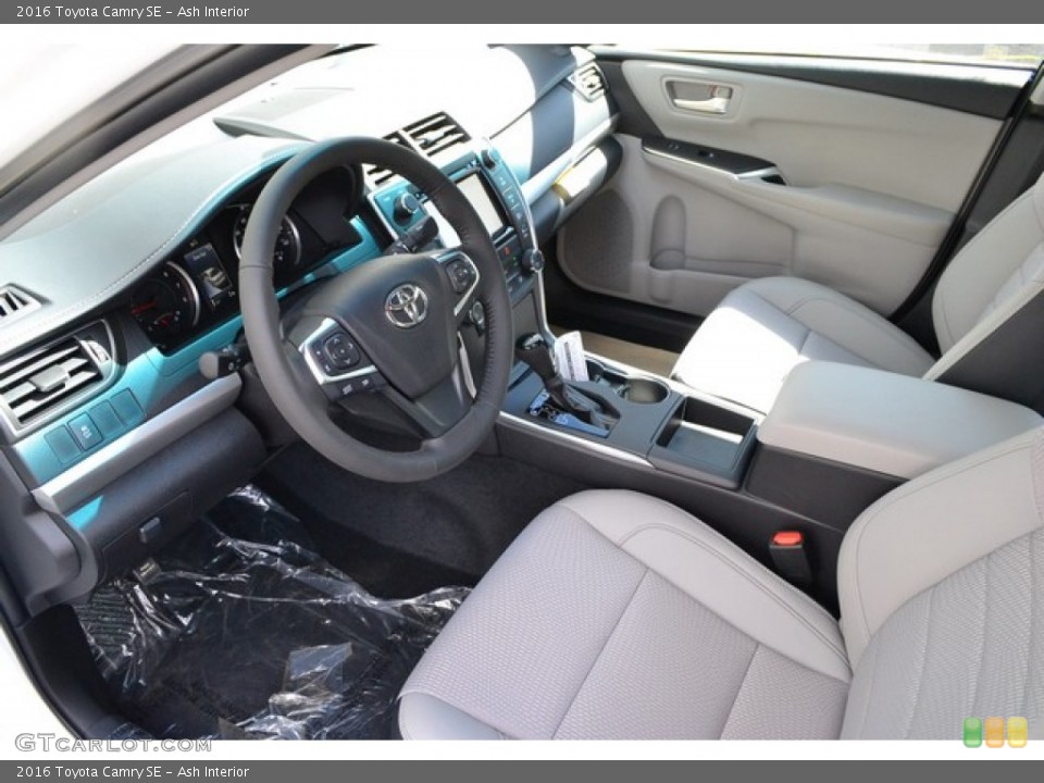 Ash Interior Photo for the 2016 Toyota Camry SE #107299178