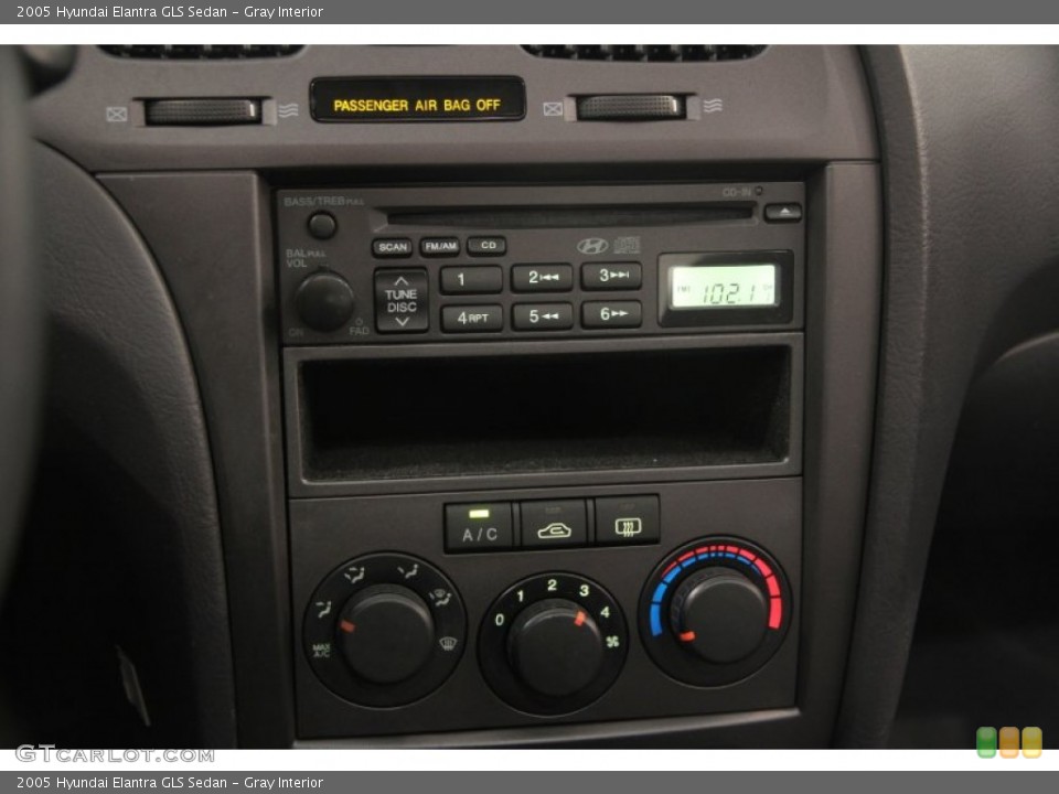 Gray Interior Controls for the 2005 Hyundai Elantra GLS Sedan #107378083