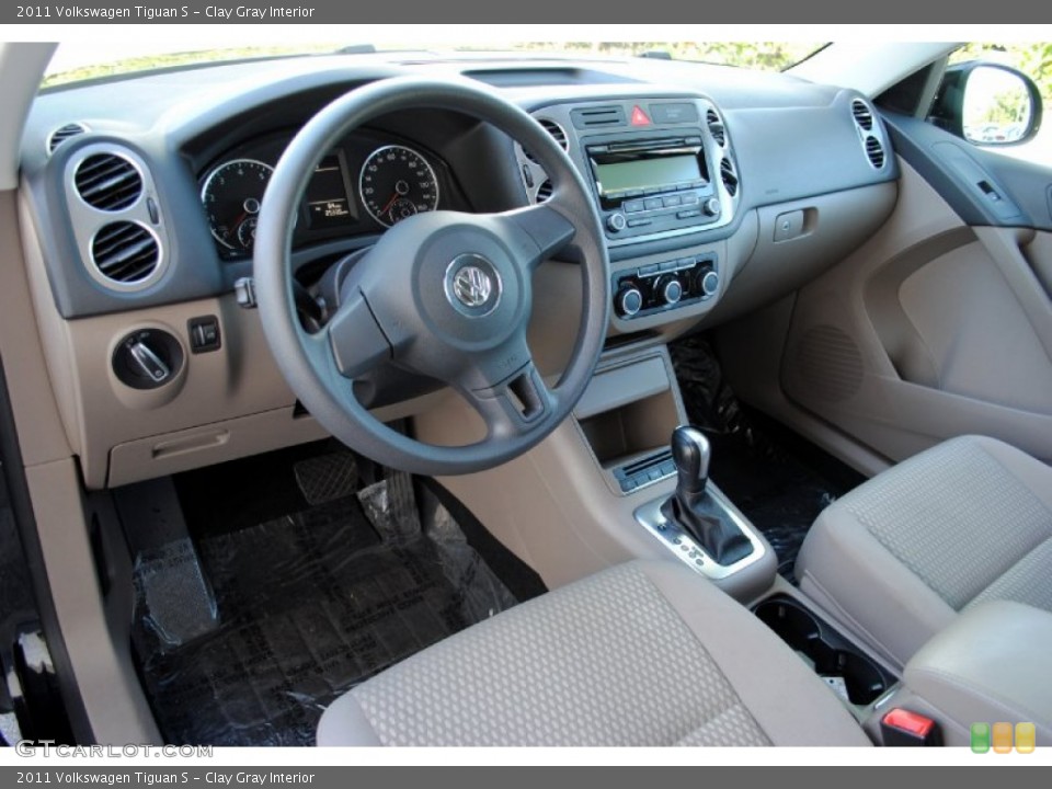 Clay Gray Interior Photo for the 2011 Volkswagen Tiguan S #107459620