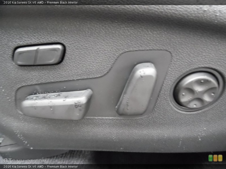 Premium Black Interior Controls for the 2016 Kia Sorento SX V6 AWD #107510606
