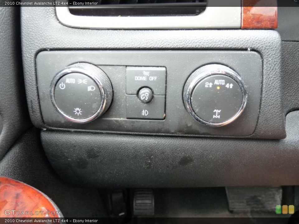 Ebony Interior Controls for the 2010 Chevrolet Avalanche LTZ 4x4 #107517746