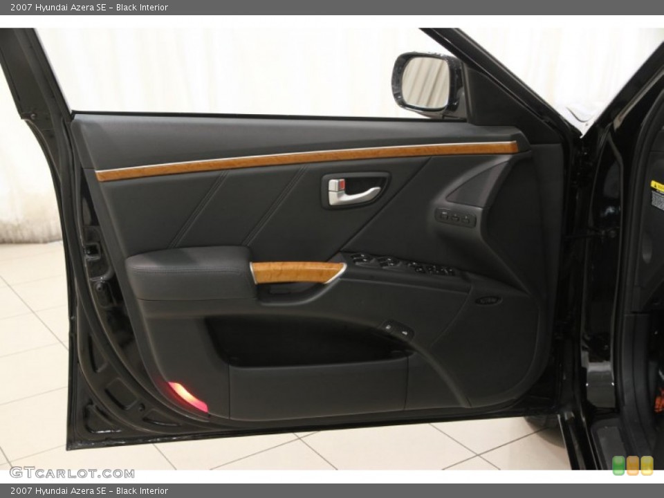Black Interior Door Panel for the 2007 Hyundai Azera SE #107537717