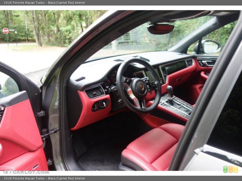 Black/Garnet Red 2016 Porsche Macan Interiors