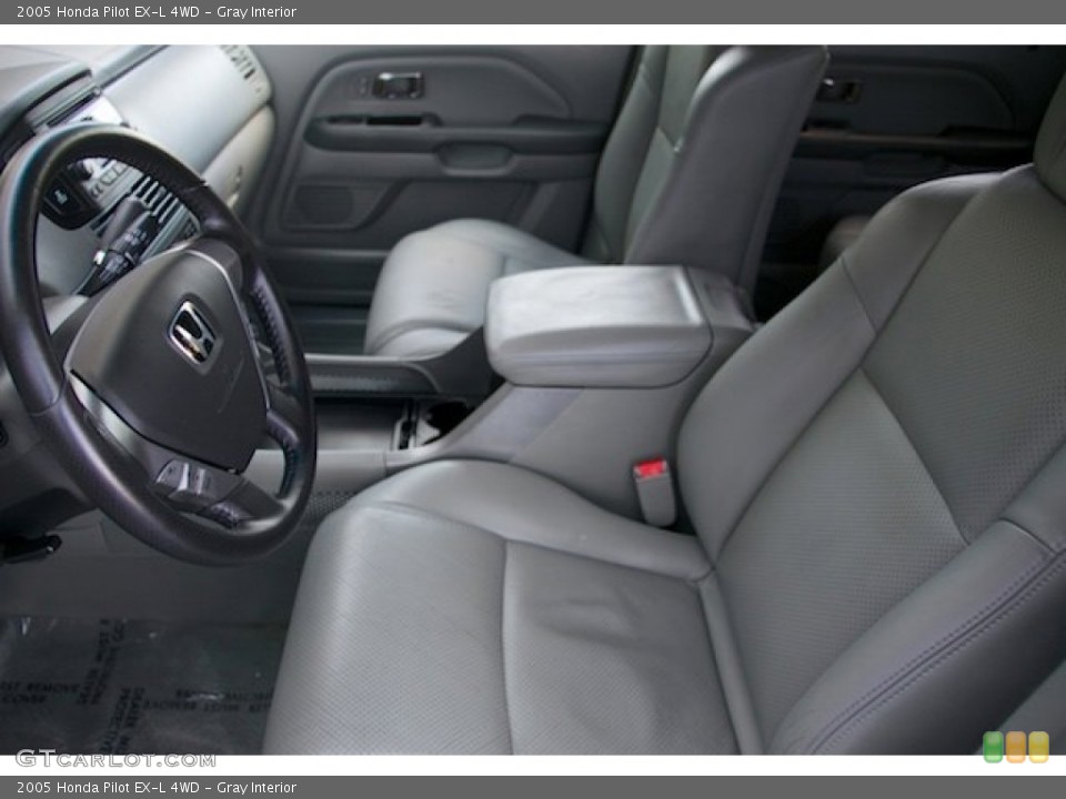 Gray Interior Photo for the 2005 Honda Pilot EX-L 4WD #107648588
