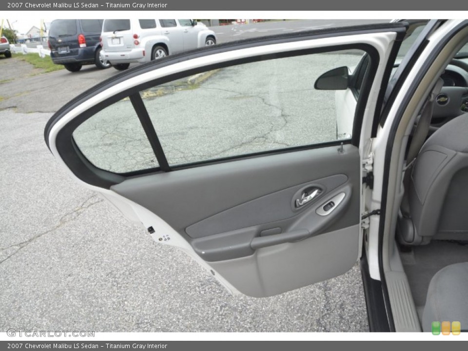 Titanium Gray Interior Door Panel for the 2007 Chevrolet Malibu LS Sedan #107659439