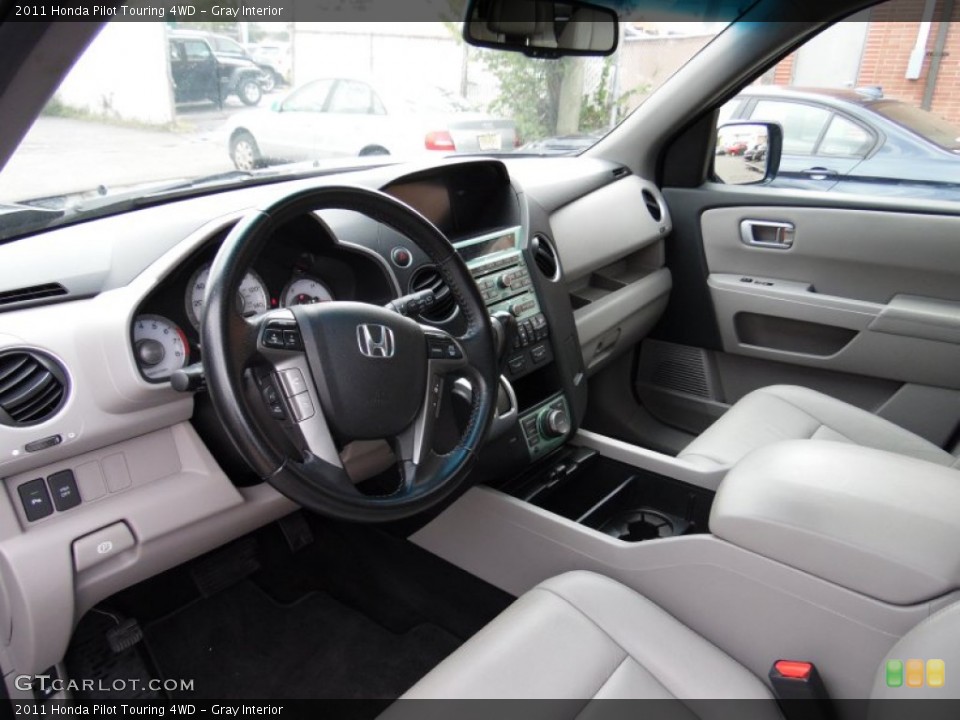 Gray Interior Photo for the 2011 Honda Pilot Touring 4WD #107722884