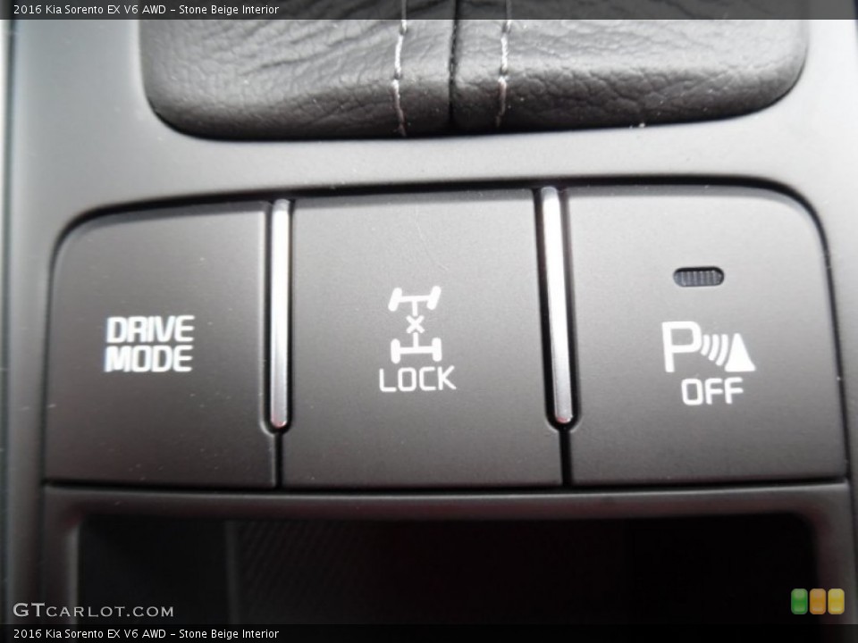 Stone Beige Interior Controls for the 2016 Kia Sorento EX V6 AWD #107910324