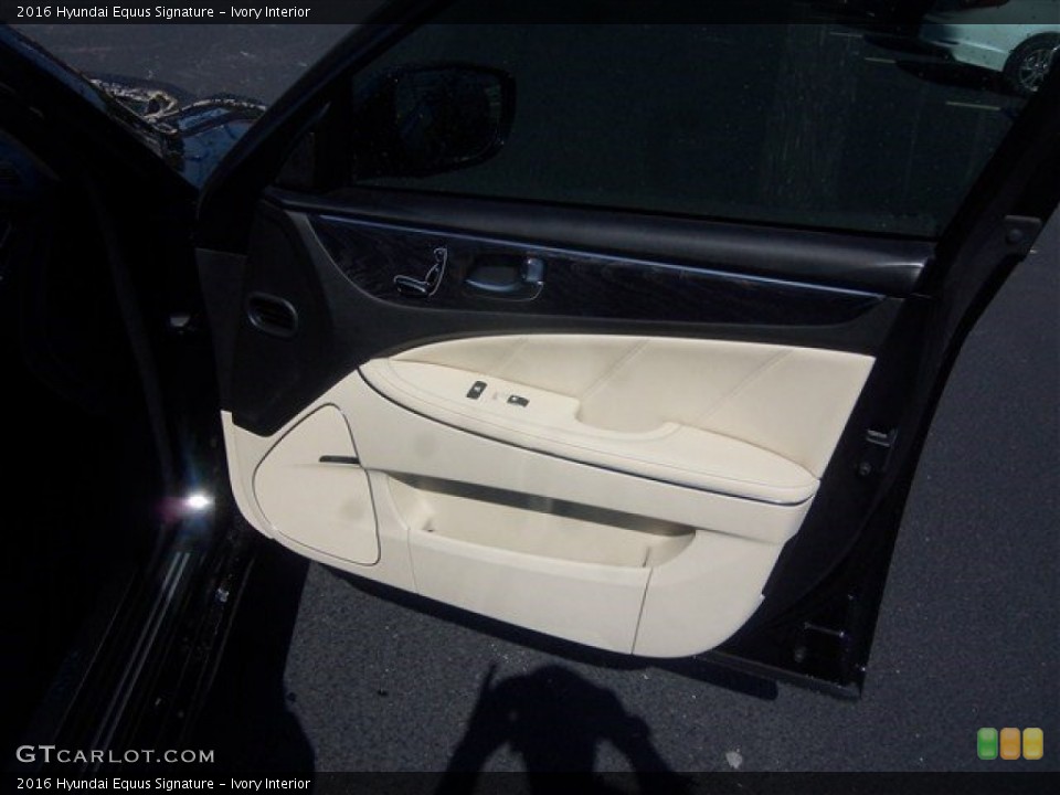 Ivory Interior Door Panel for the 2016 Hyundai Equus Signature #107929021