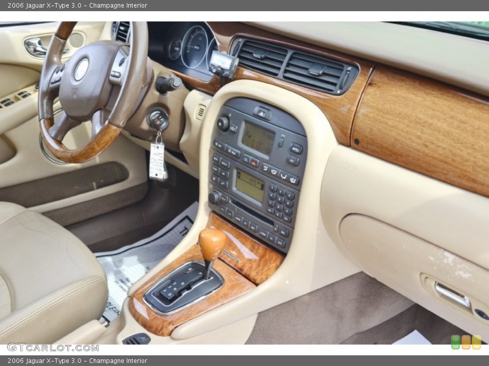 Champagne Interior Controls for the 2006 Jaguar X-Type 3.0 #107999207