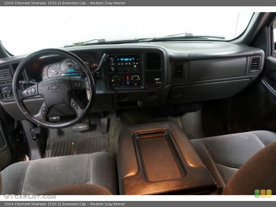 Medium Gray Interior Dashboard for the 2004 Chevrolet Silverado 1500 LS Extended Cab #108007580