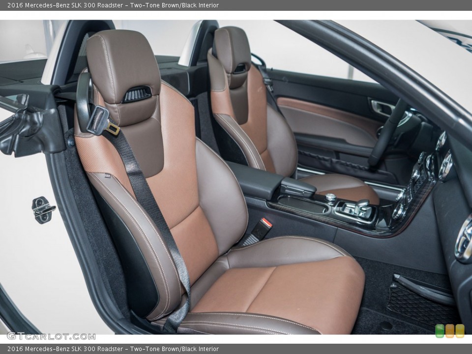 Two-Tone Brown/Black Interior Photo for the 2016 Mercedes-Benz SLK 300 Roadster #108014918