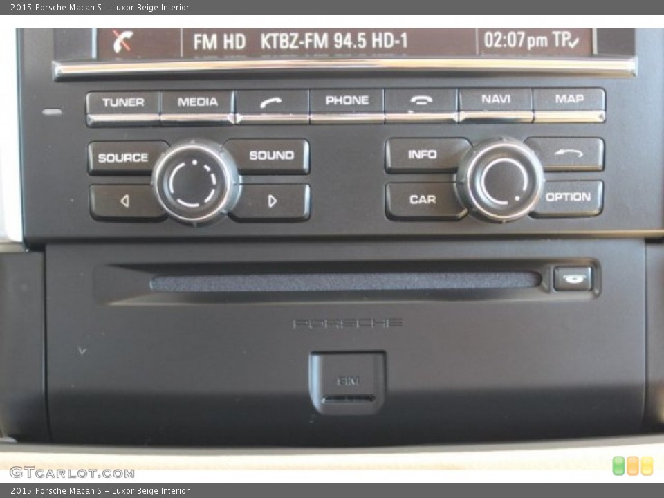Luxor Beige Interior Controls for the 2015 Porsche Macan S #108058435