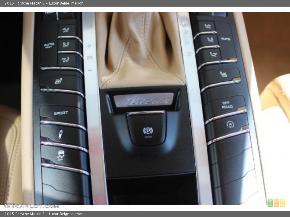 Luxor Beige Interior Controls for the 2015 Porsche Macan S #108058483